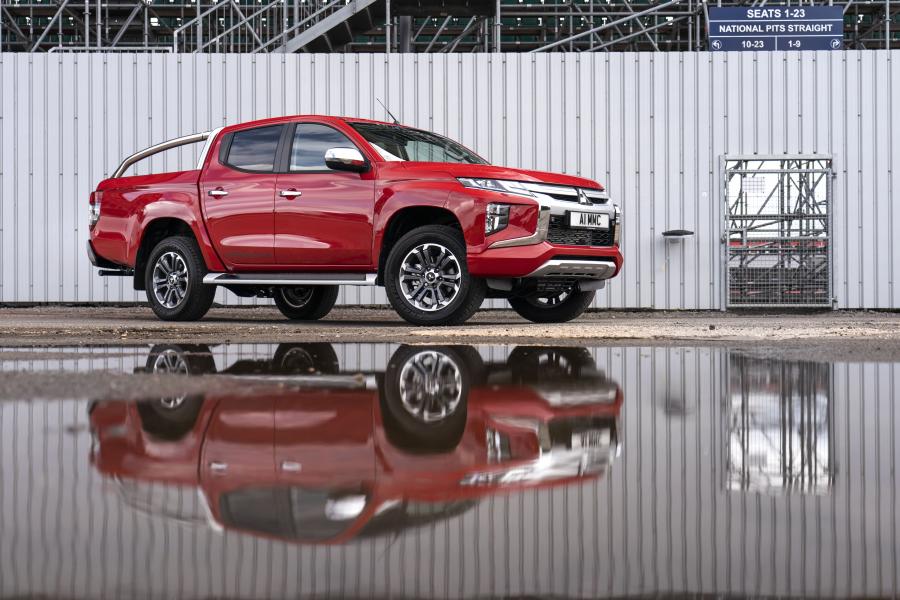  Mitsubishi L200 Barbarian X Double Cab 2019 года  (UK) (фото 32 из 40)